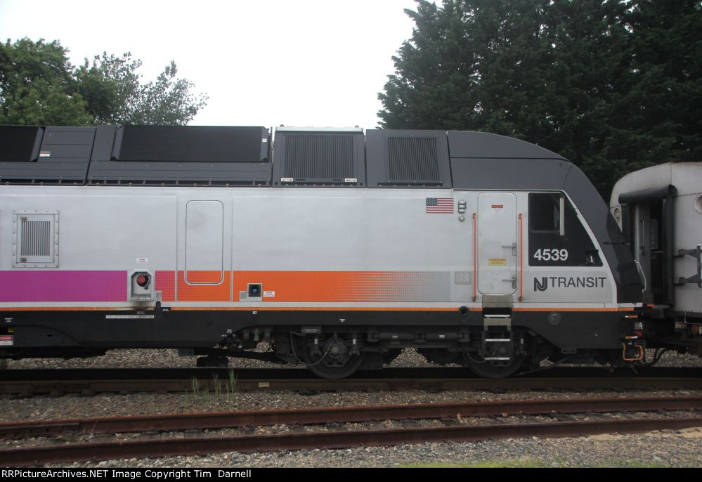 NJT 4539 brings up the rear.